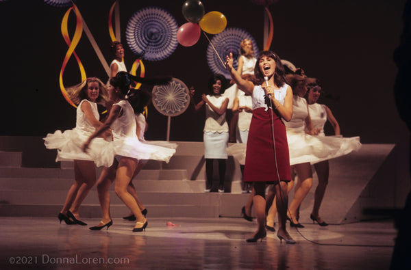 "Sunshine, Lollipops and Rainbows" on Shindig! (1965)